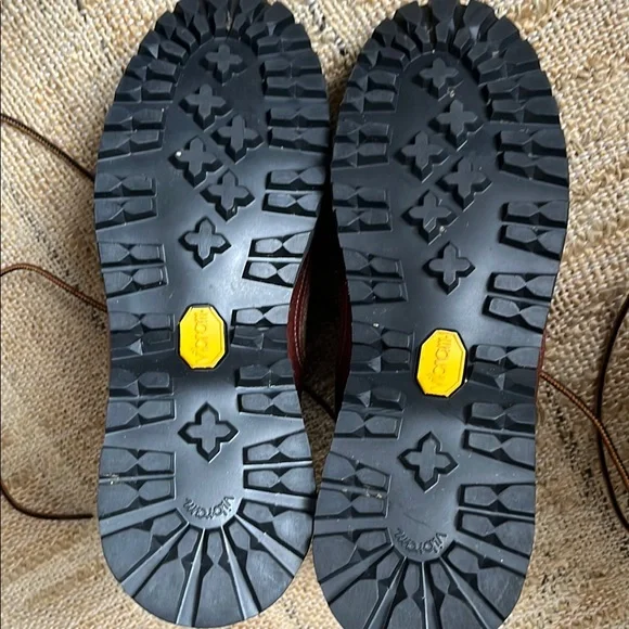 Vintage Danner Leather and Gore-Tex Hiking Boots with Vibram soles. - Picture 3 of 7